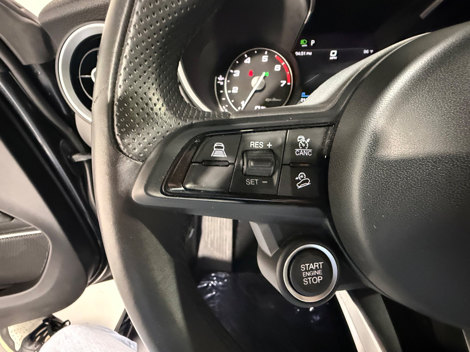 Used 2023 Alfa Romeo Stelvio Ti AWD/4WD image 23