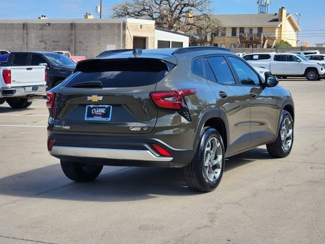 Used 2024 Chevrolet Trax LT w/ Sunroof Package image 14