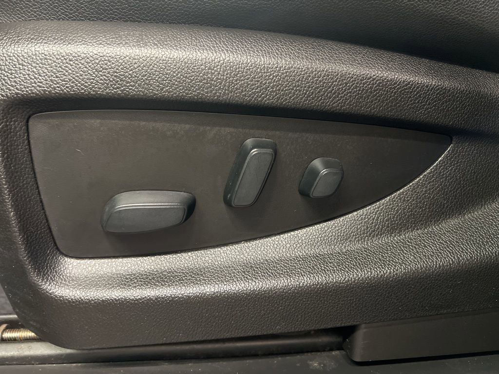 Used 2018 Chevrolet Silverado 1500 LTZ image 28