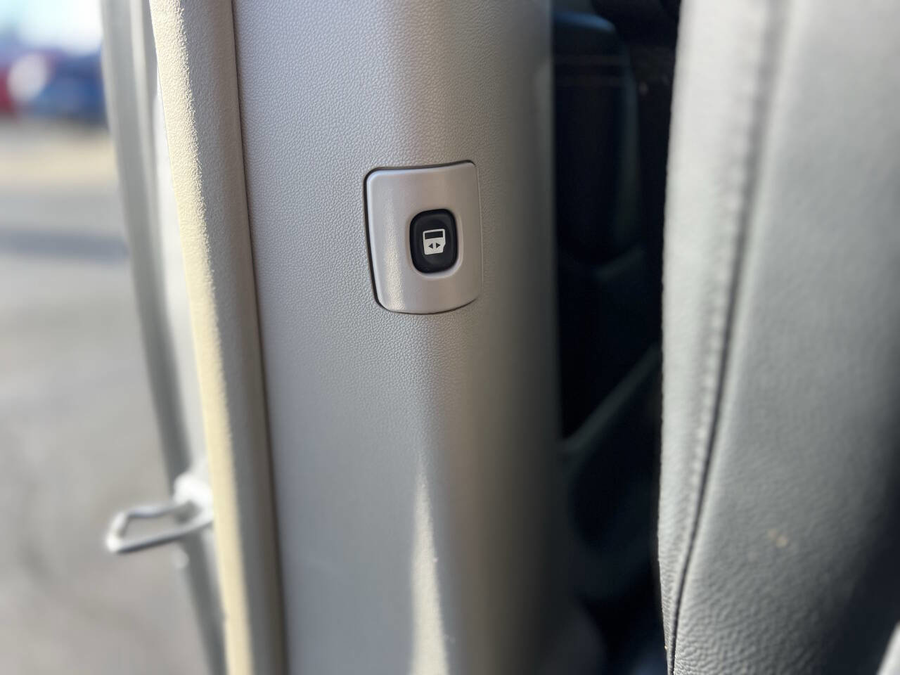 Used 2016 Chrysler Town & Country Touring image 15