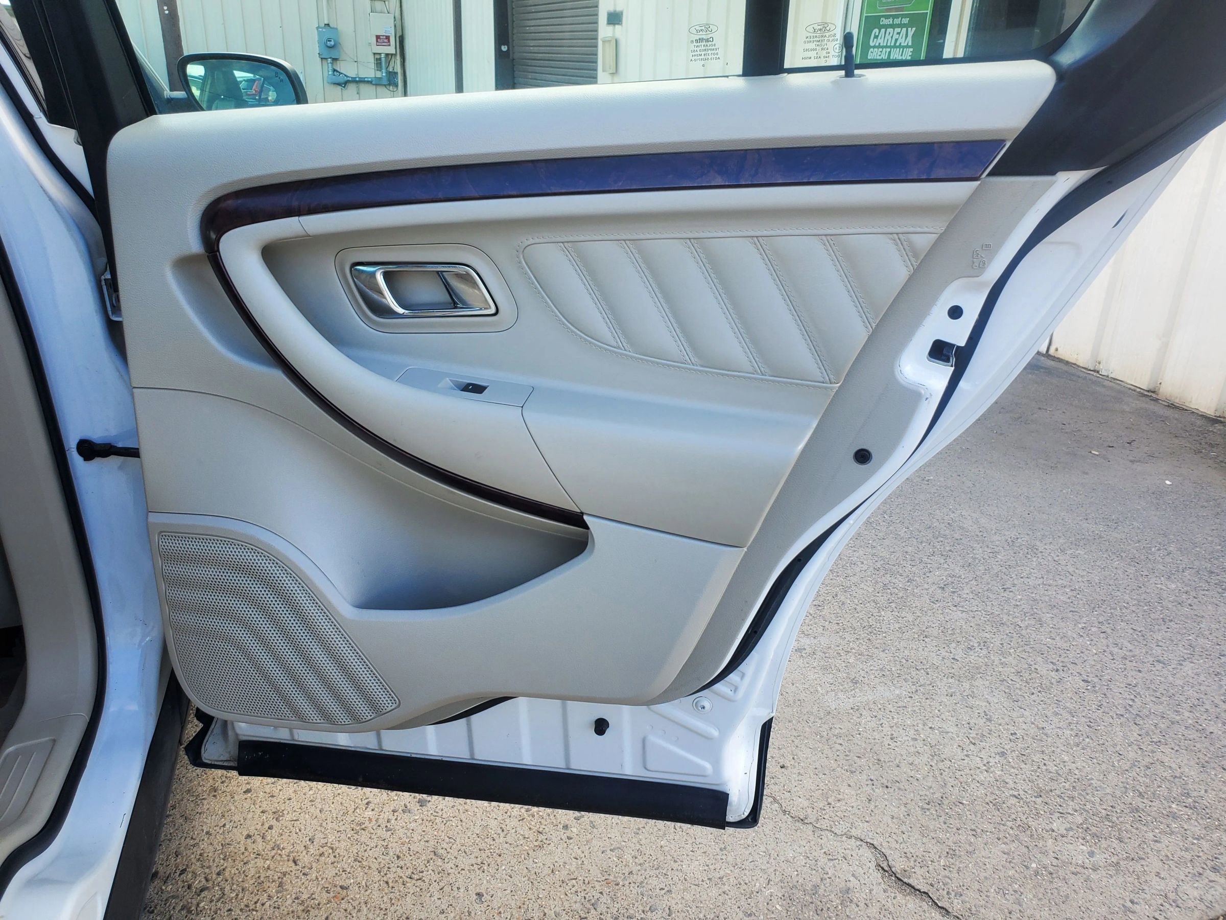 Used 2011 Ford Taurus Limited w/ 303A Rapid Spec Order Code image 22