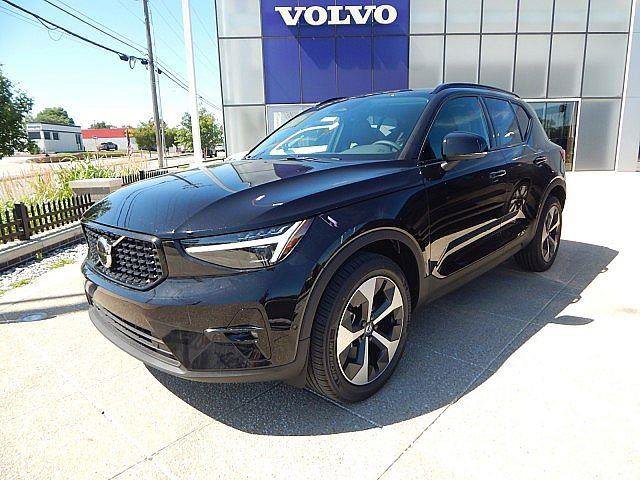 New 2026 Volvo XC40 B5 Plus w/ Protection Package Premier AWD/4WD image 3