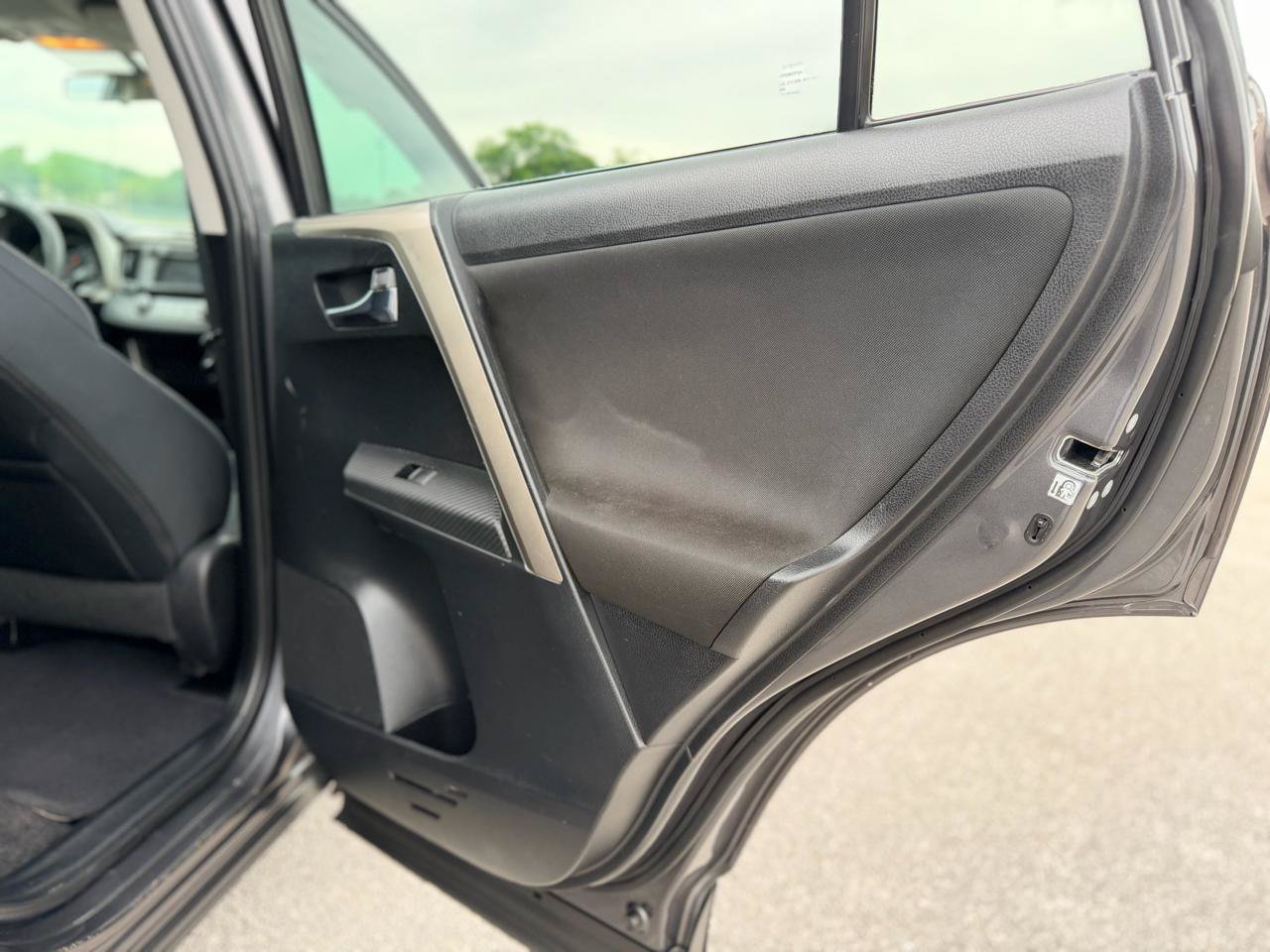 Used 2015 Toyota RAV4 XLE FWD image 16