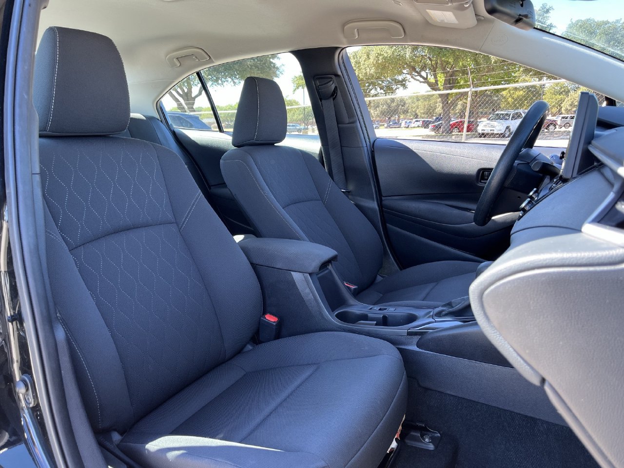 Used 2025 Toyota Corolla LE FWD image 24