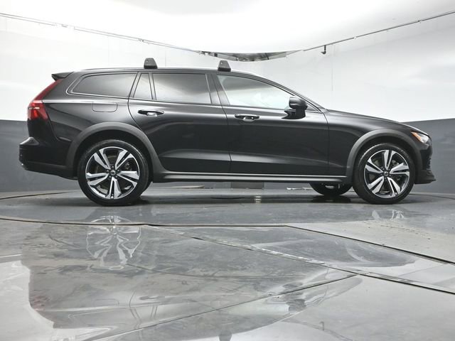 Used 2023 Volvo V60 B5 Cross Country Plus w/ Climate Package image 39