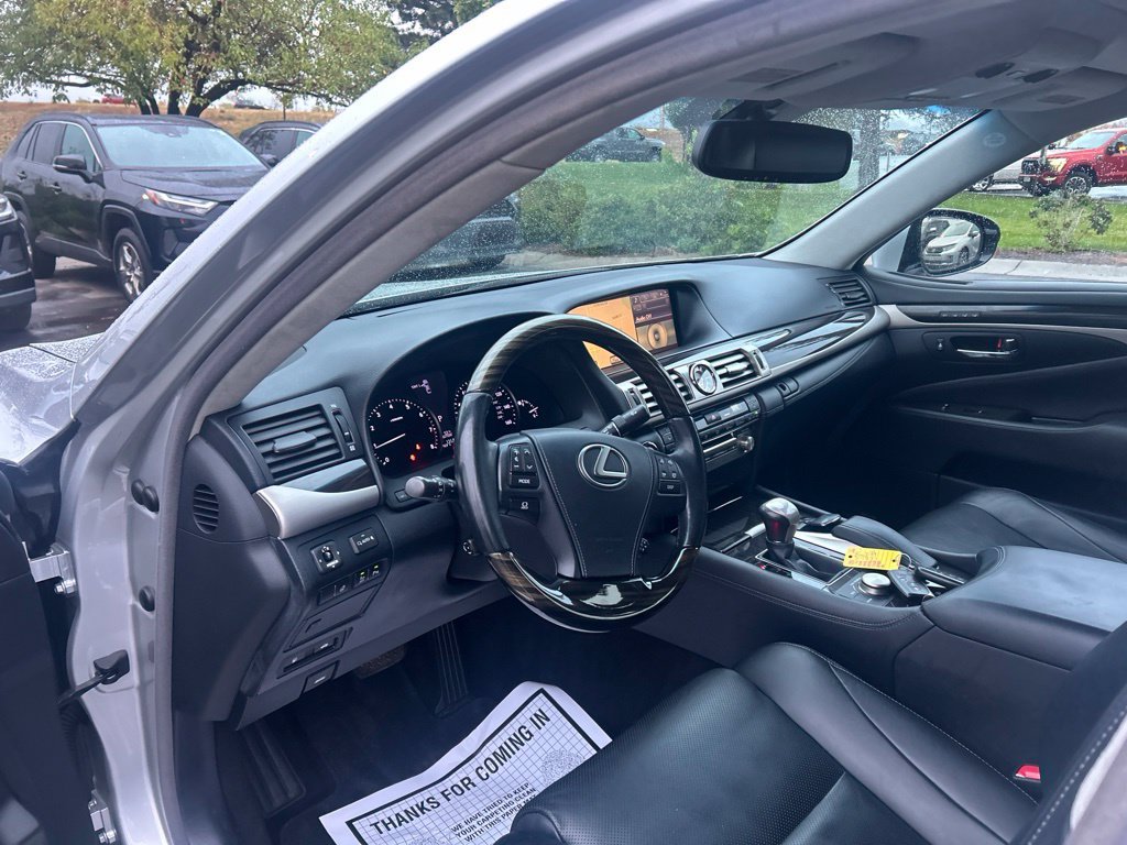 Used 2013 Lexus LS 460 AWD w/ Comfort Pkg image 23