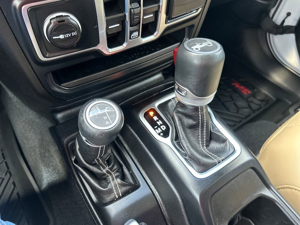 Used 2019 Jeep Wrangler Unlimited Sahara AWD/4WD image 28