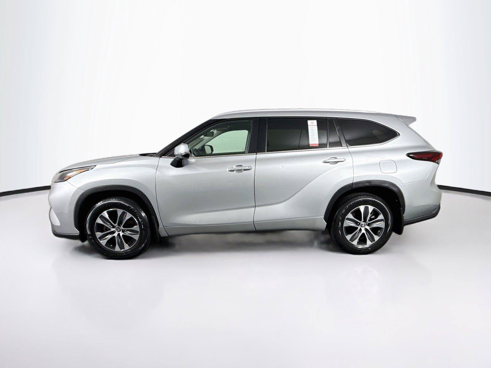 Used 2024 Toyota Highlander XLE AWD/4WD image 14