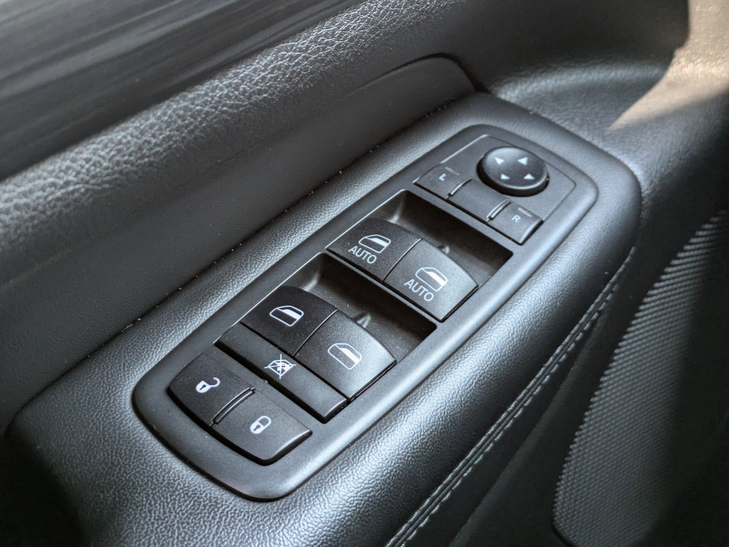 Used 2019 Jeep Grand Cherokee Altitude image 25