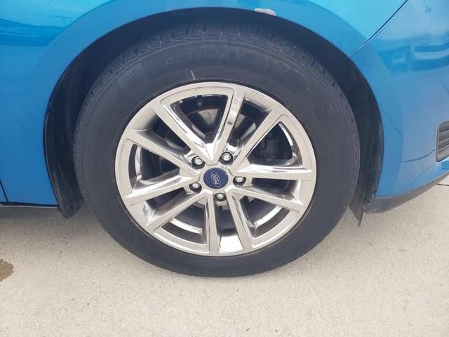 Used 2017 Ford Focus SE w/ Cold Weather Package FWD image 28