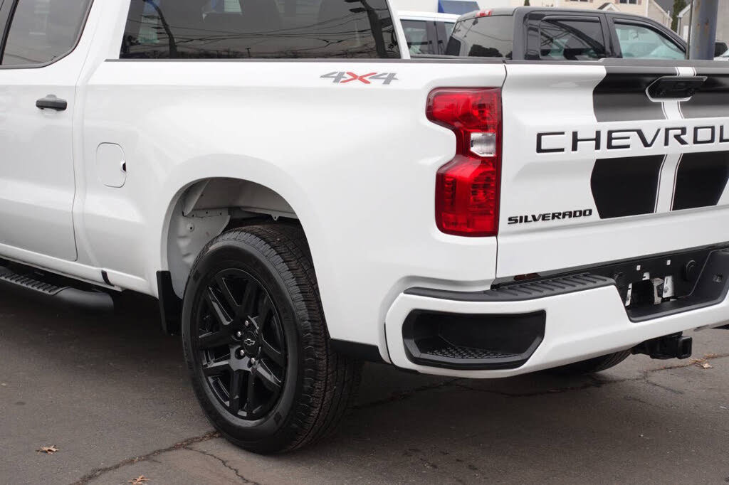 Used 2023 Chevrolet Silverado 1500 Custom w/ Rally Edition AWD/4WD image 10