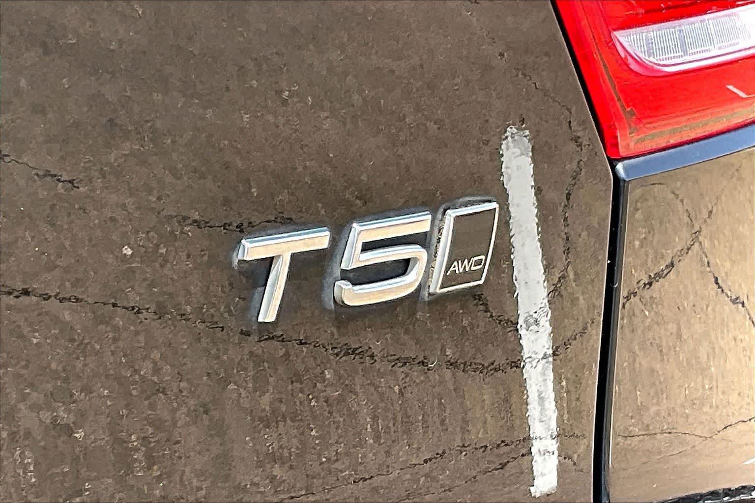 Used 2021 Volvo XC40 T5 Momentum w/ Climate Package AWD/4WD image 7