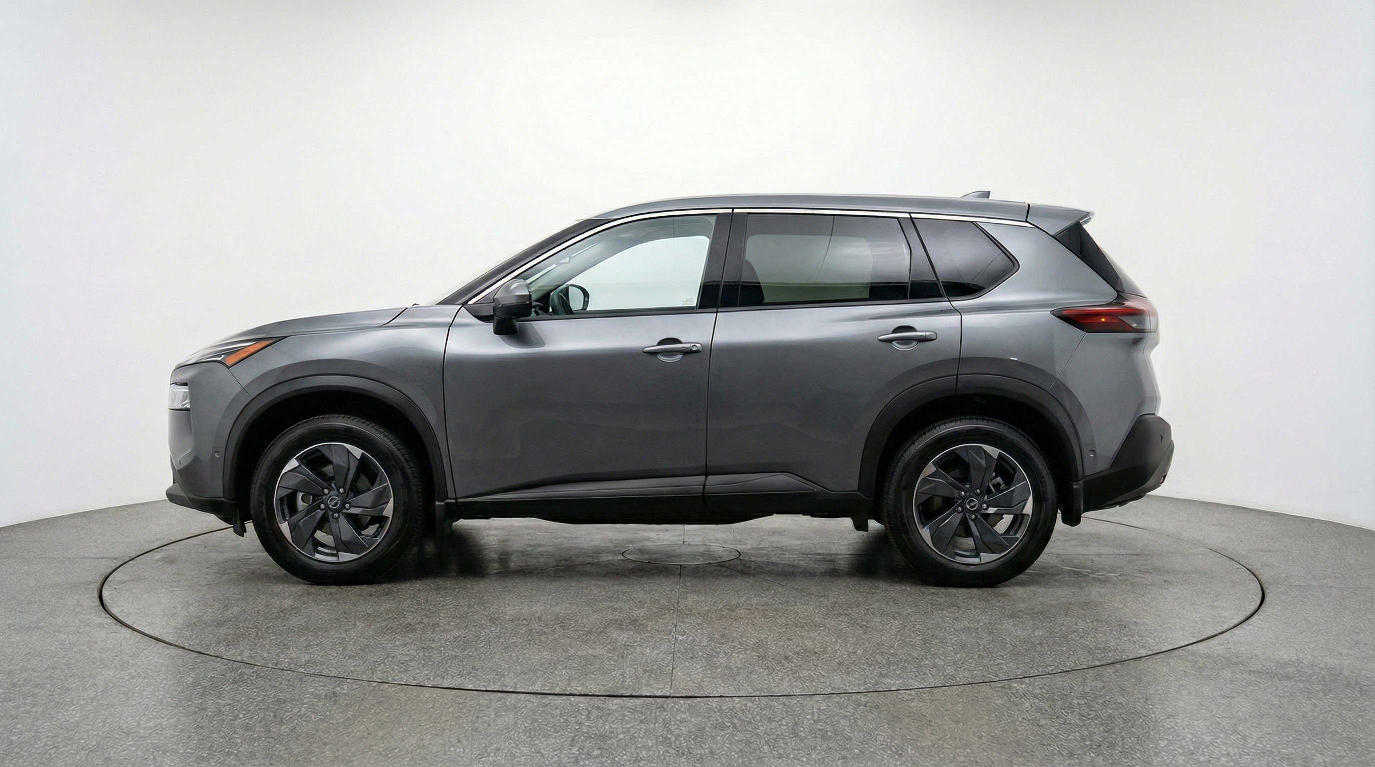 Used 2025 Nissan Rogue SV image 5