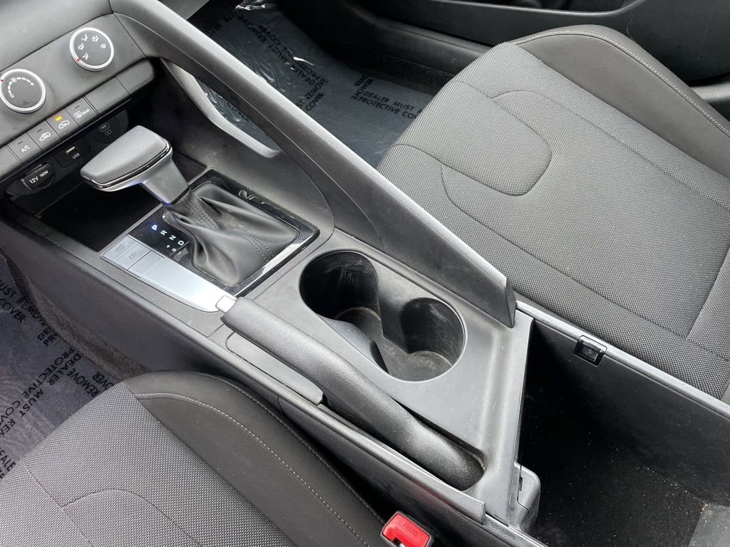 Used 2025 Hyundai Elantra SE FWD image 9