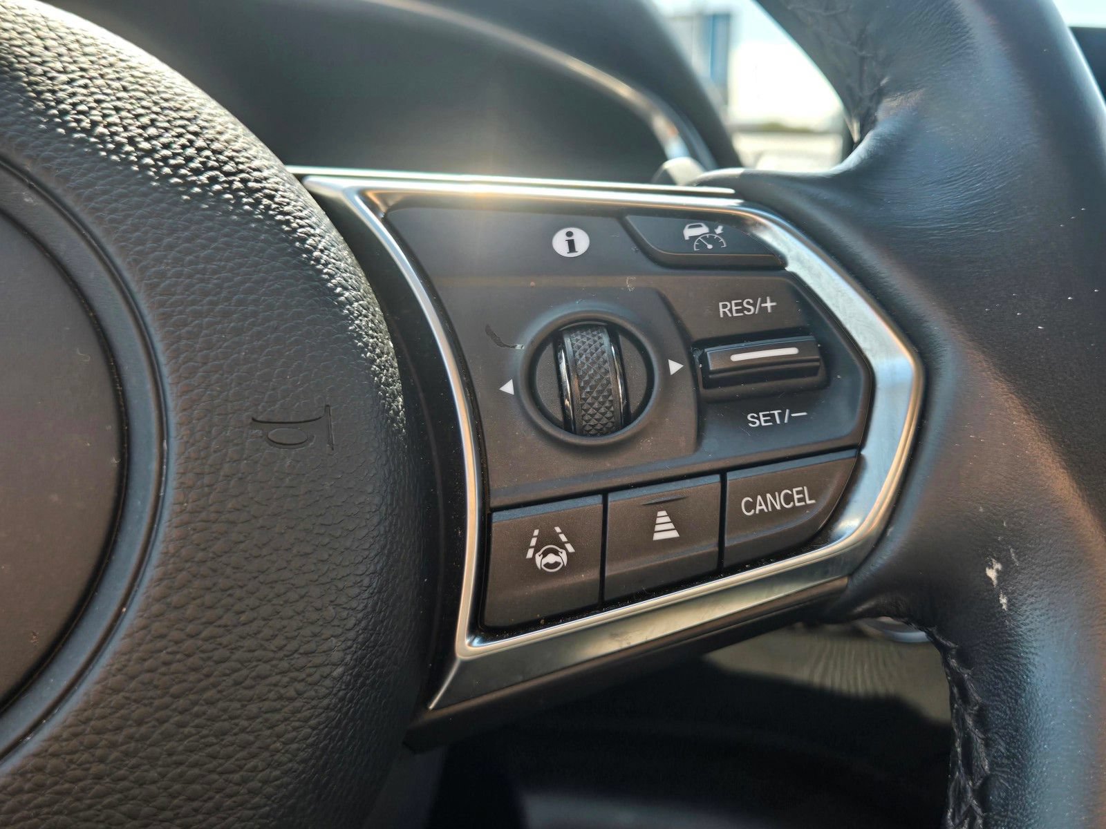 Used 2023 Acura MDX w/ Technology Package FWD image 27
