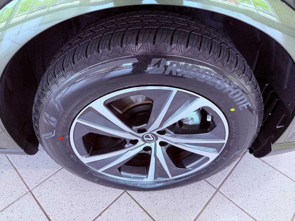 Certified 2024 Lexus RX 350h w/ Accessory Package (Z1) image 17