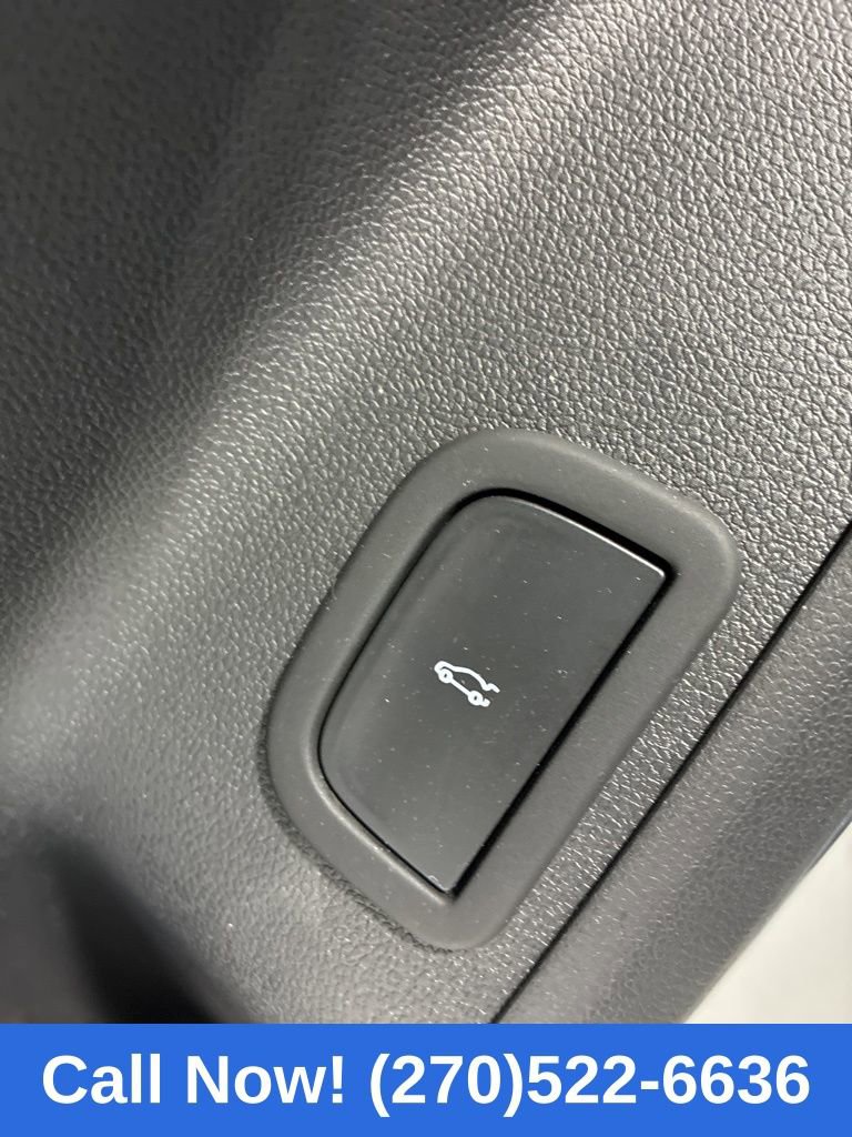 Used 2025 GMC Acadia Elevation image 17