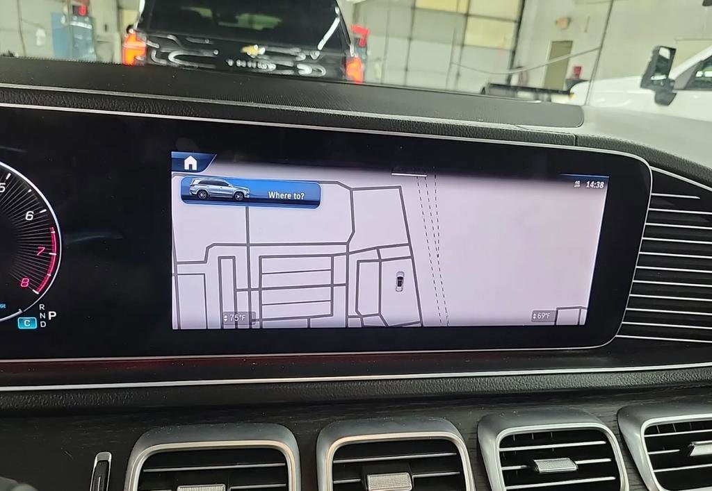 Used 2025 Mercedes-Benz GLS 450 4MATIC image 6