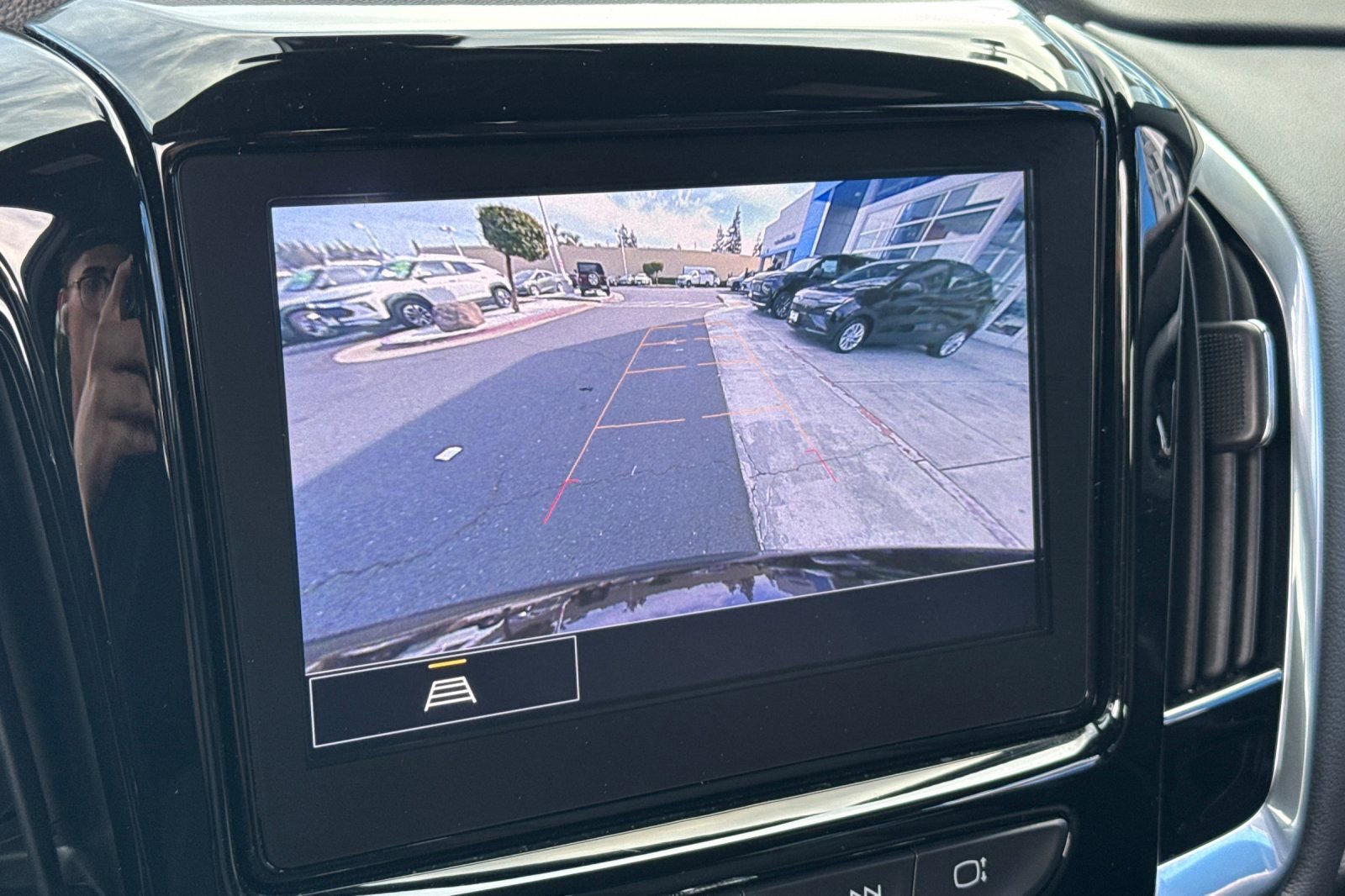 Used 2023 Chevrolet Traverse LT image 27