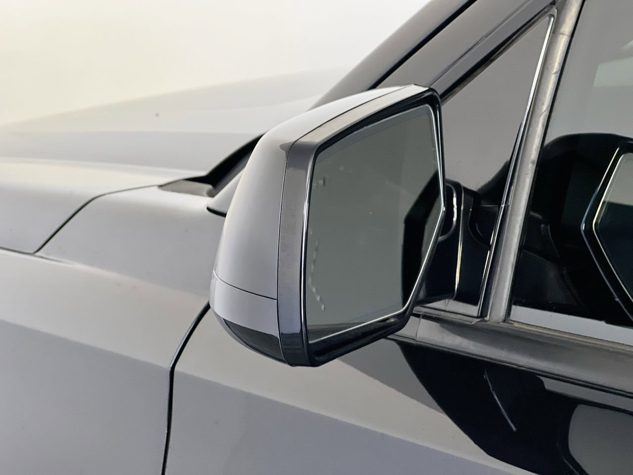 Used 2019 GMC Yukon SLT w/ Graphite Edition RWD image 10