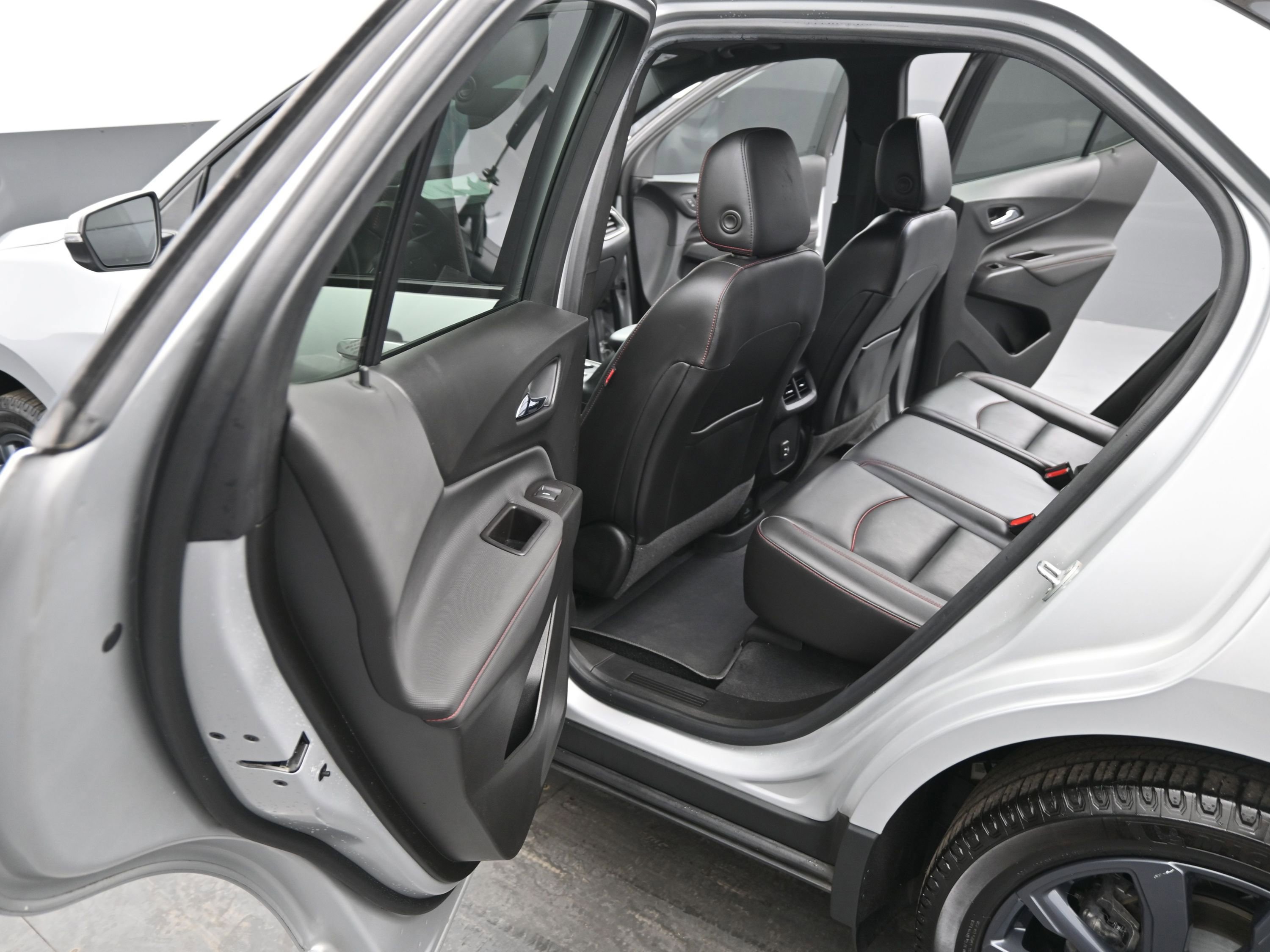 Used 2022 Chevrolet Equinox RS w/ RS Leather Package image 15