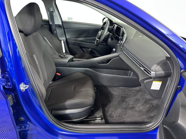 Used 2025 Hyundai Elantra Blue image 28