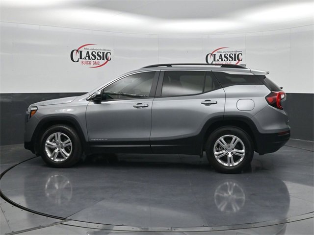 Used 2024 GMC Terrain SLE w/ Driver Convenience Package image 2