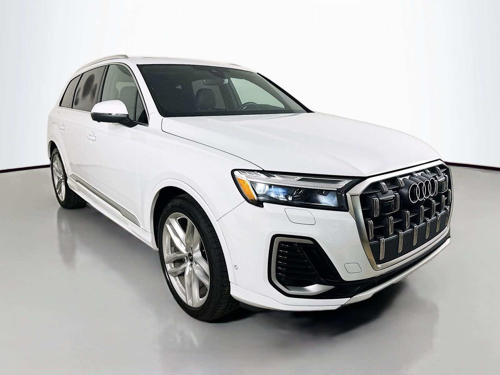 Used 2025 Audi Q7 3.0T Premium Plus w/ Premium Plus Package AWD/4WD image 3