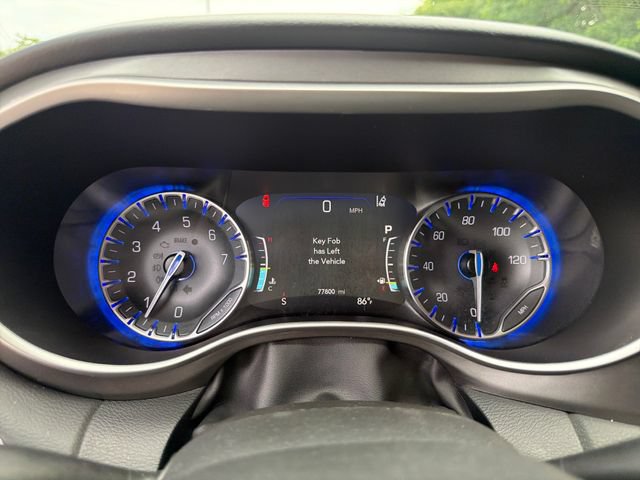 Used 2023 Chrysler Pacifica Touring-L FWD image 18