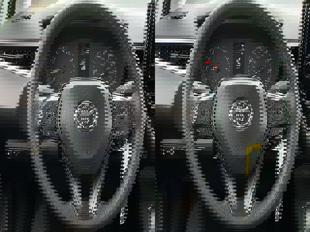 Used 2025 Toyota Corolla LE image 19