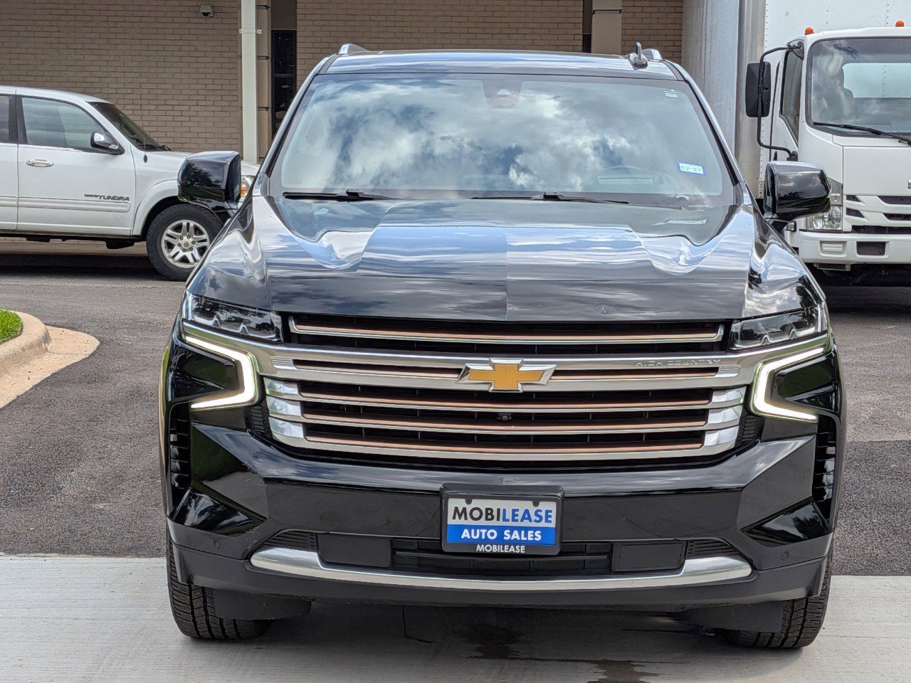 Used 2022 Chevrolet Suburban High Country AWD/4WD image 2