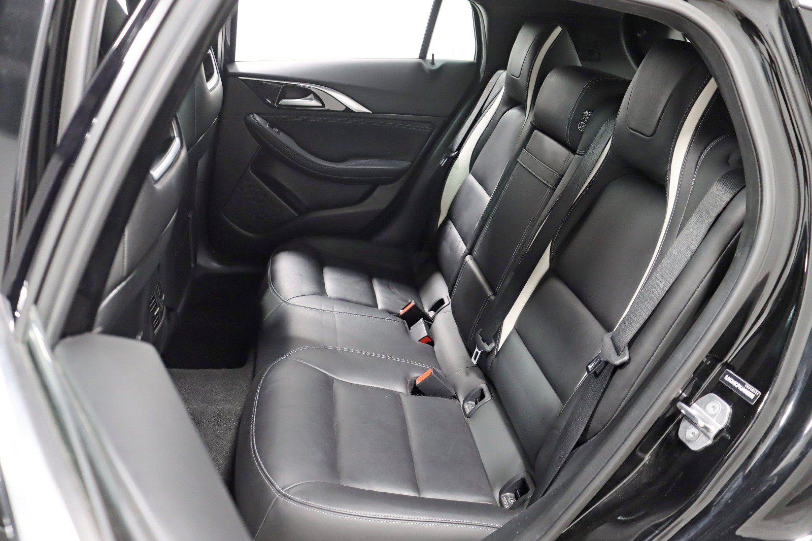 Used 2018 INFINITI QX30 Sport w/ Leather Package FWD image 27