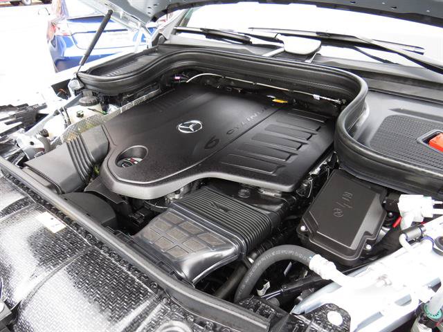 Used 2025 Mercedes-Benz GLS 450 4MATIC w/ AMG Line Exterior image 7