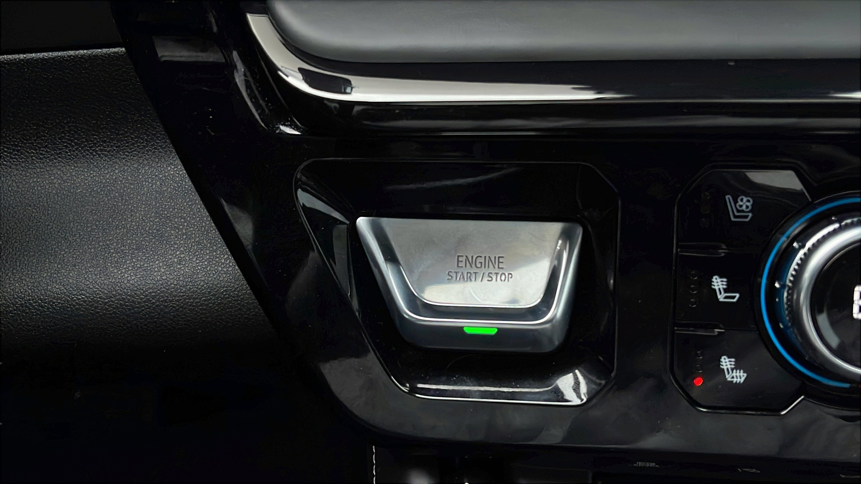 Used 2025 GMC Sierra 2500 AT4X w/ AT4X AEV Edition image 18