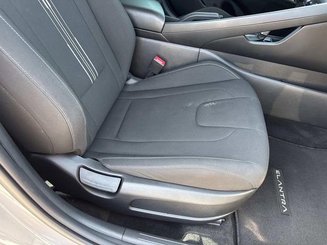Used 2022 Hyundai Elantra SEL image 19