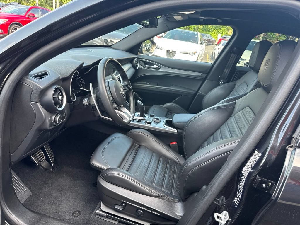 Used 2023 Alfa Romeo Stelvio Veloce AWD/4WD image 27