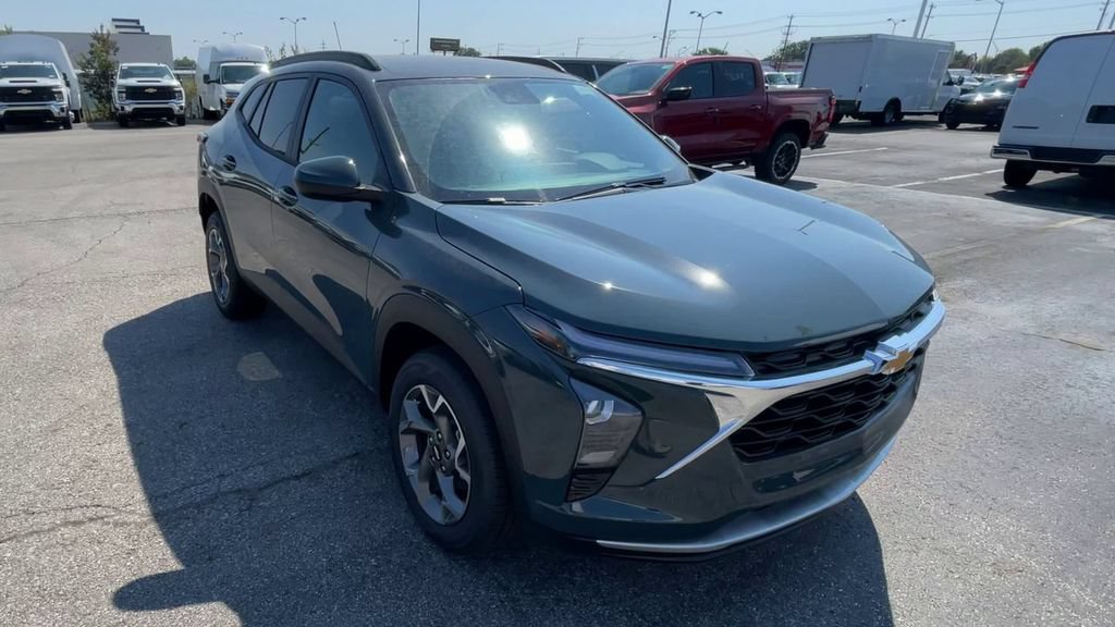 New 2026 Chevrolet Trax LT w/ LT Convenience Package FWD image 4