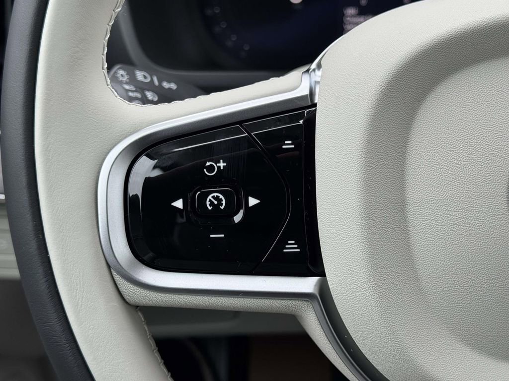 New 2026 Volvo XC90 B5 Ultra w/ Protection Package Premier image 9