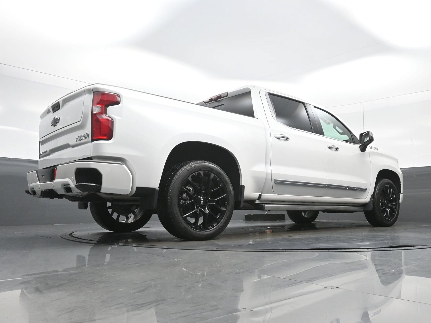 Used 2025 Chevrolet Silverado 1500 High Country AWD/4WD image 35