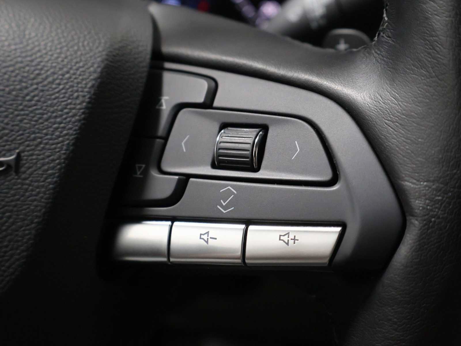 Used 2020 Cadillac XT4 Premium Luxury w/ Cold Weather Package AWD/4WD image 25