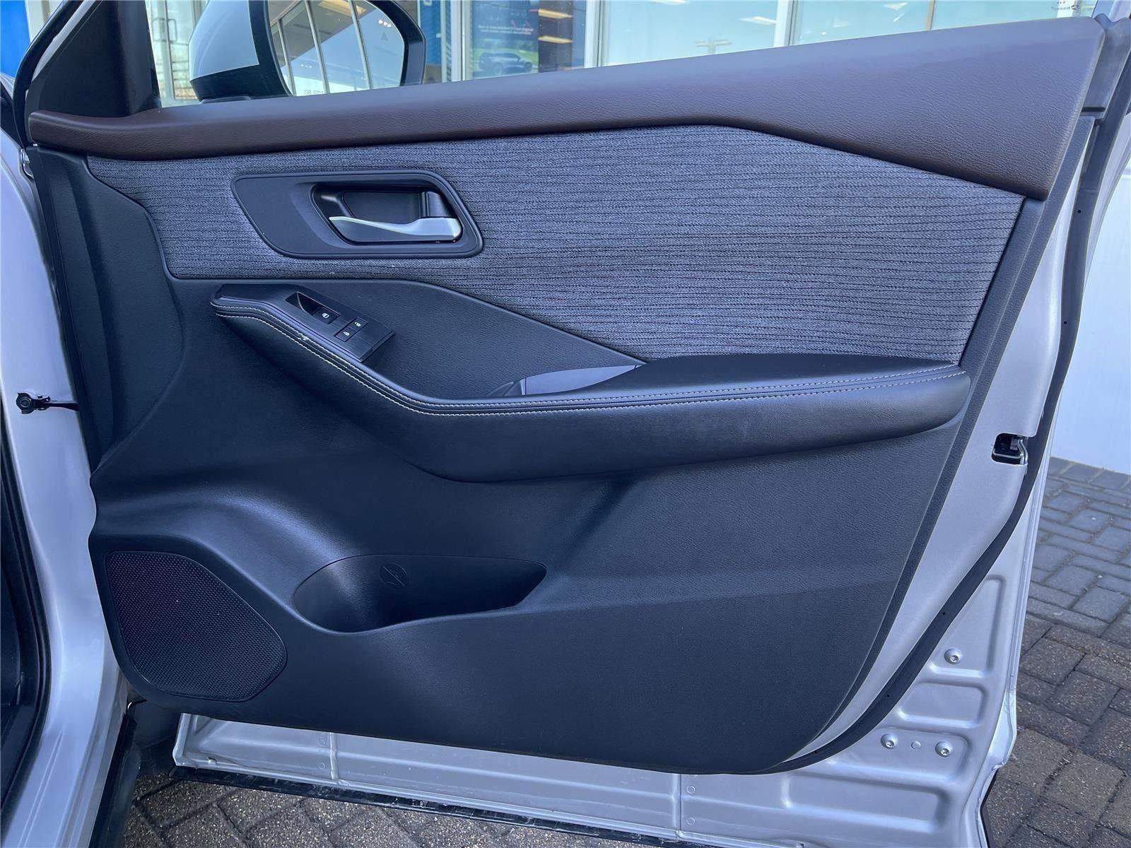 Used 2021 Nissan Rogue SV image 30