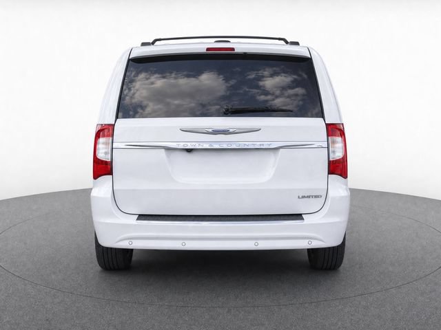 Used 2016 Chrysler Town & Country Limited FWD image 6
