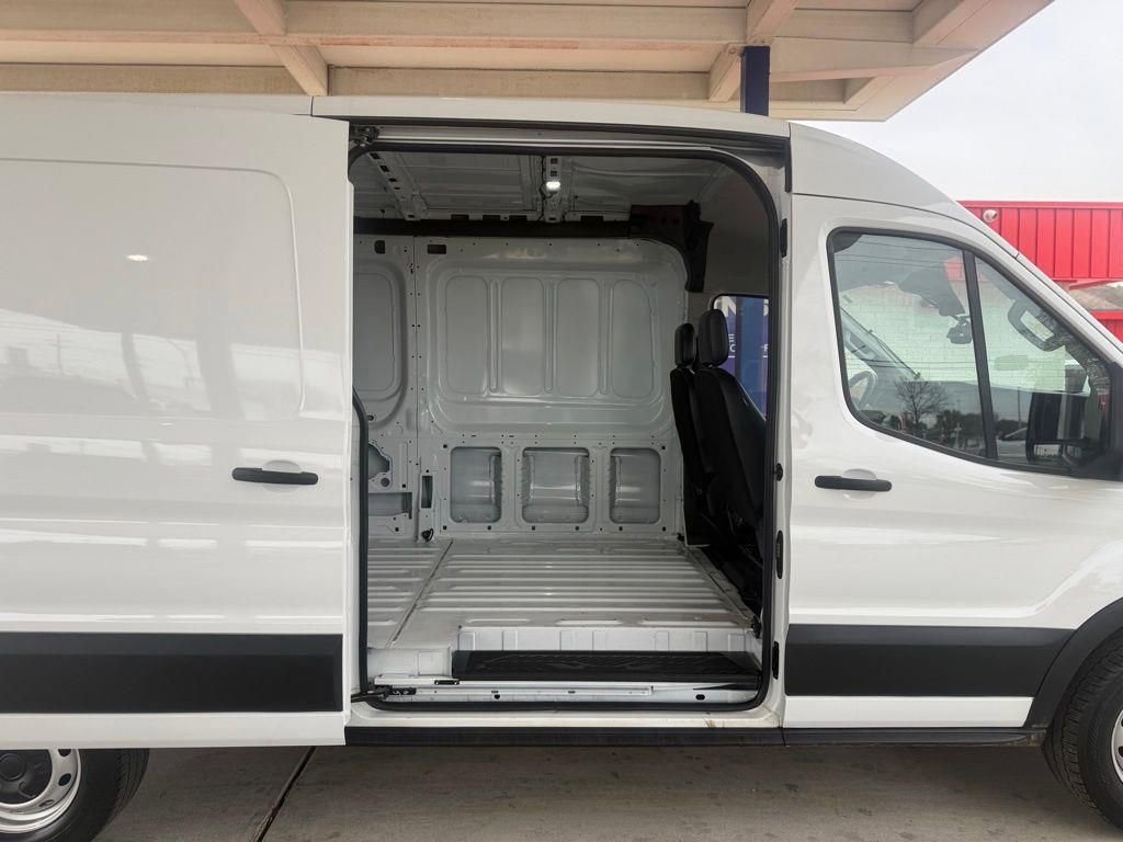 Used 2025 Ford Transit 250 148 Medium Roof image 19