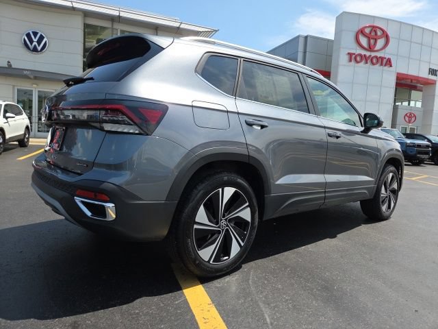 Used 2026 Volkswagen Taos SE w/ Panoramic Sunroof Package AWD/4WD image 8