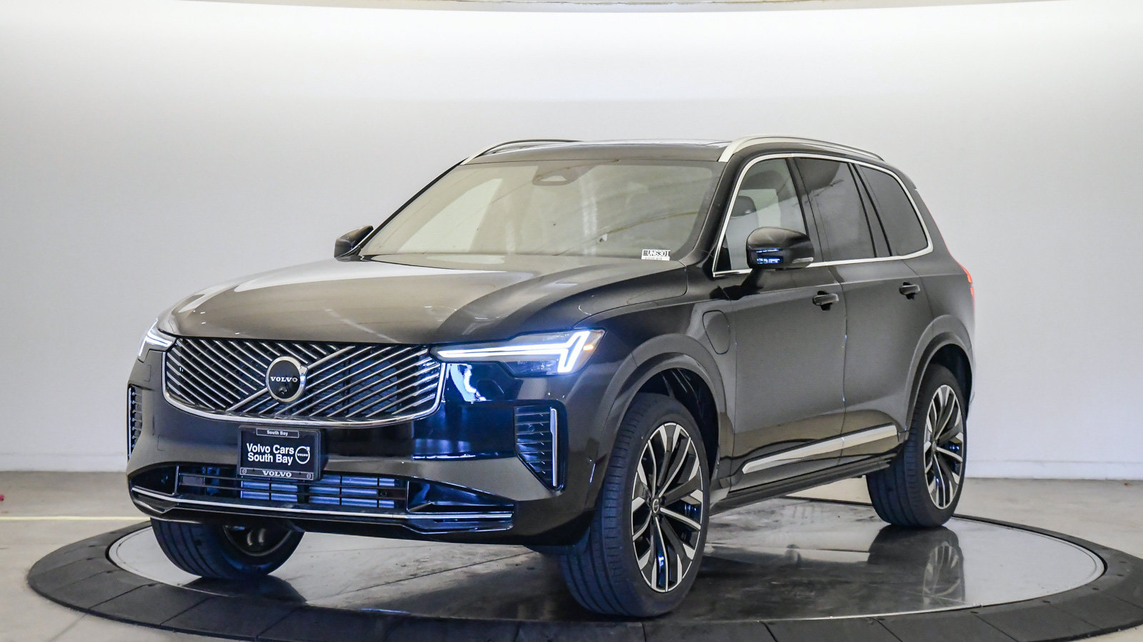 New 2026 Volvo XC90 T8 Plus w/ Protection Package Premier AWD/4WD image 1