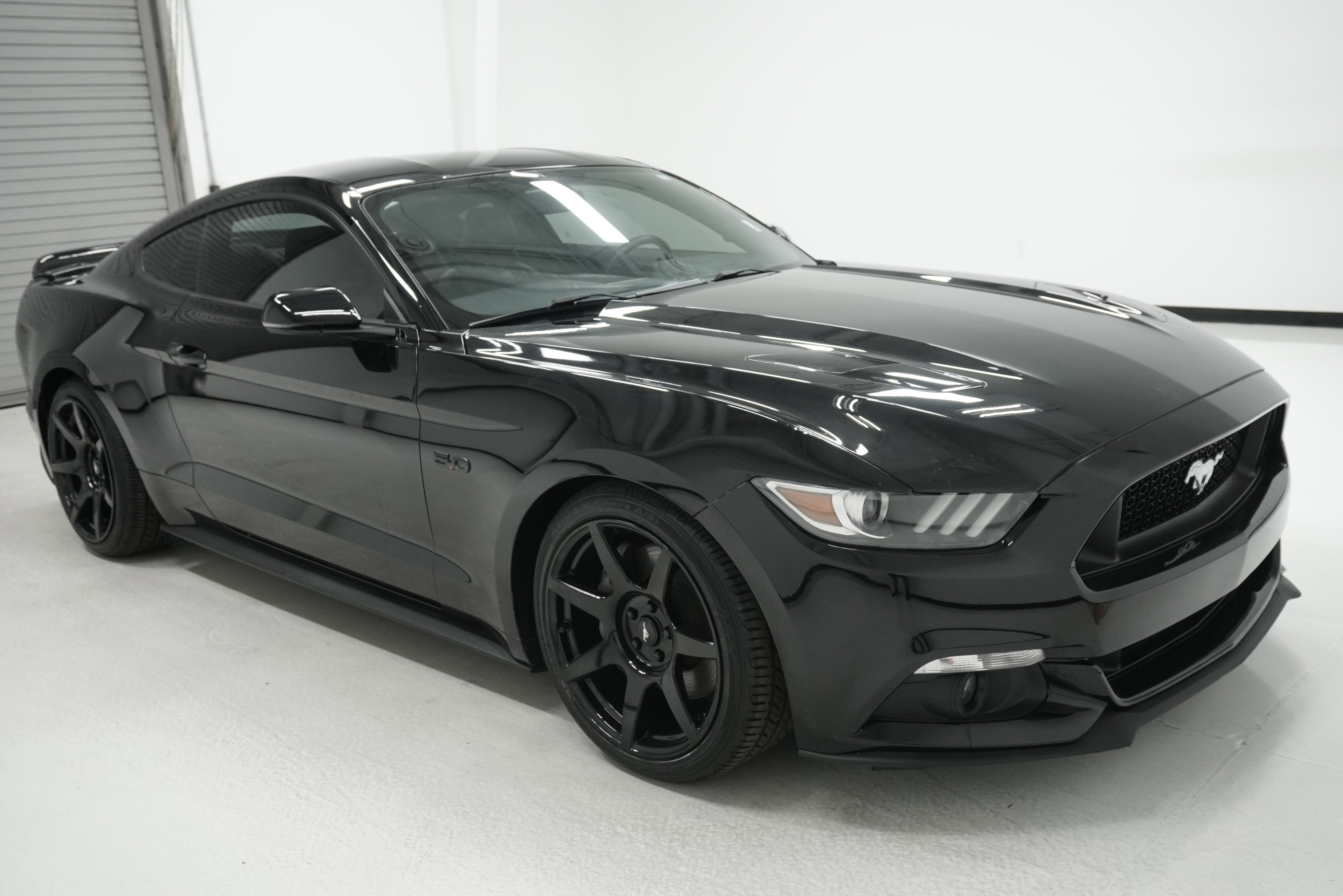 Used 2016 Ford Mustang GT Premium image 3