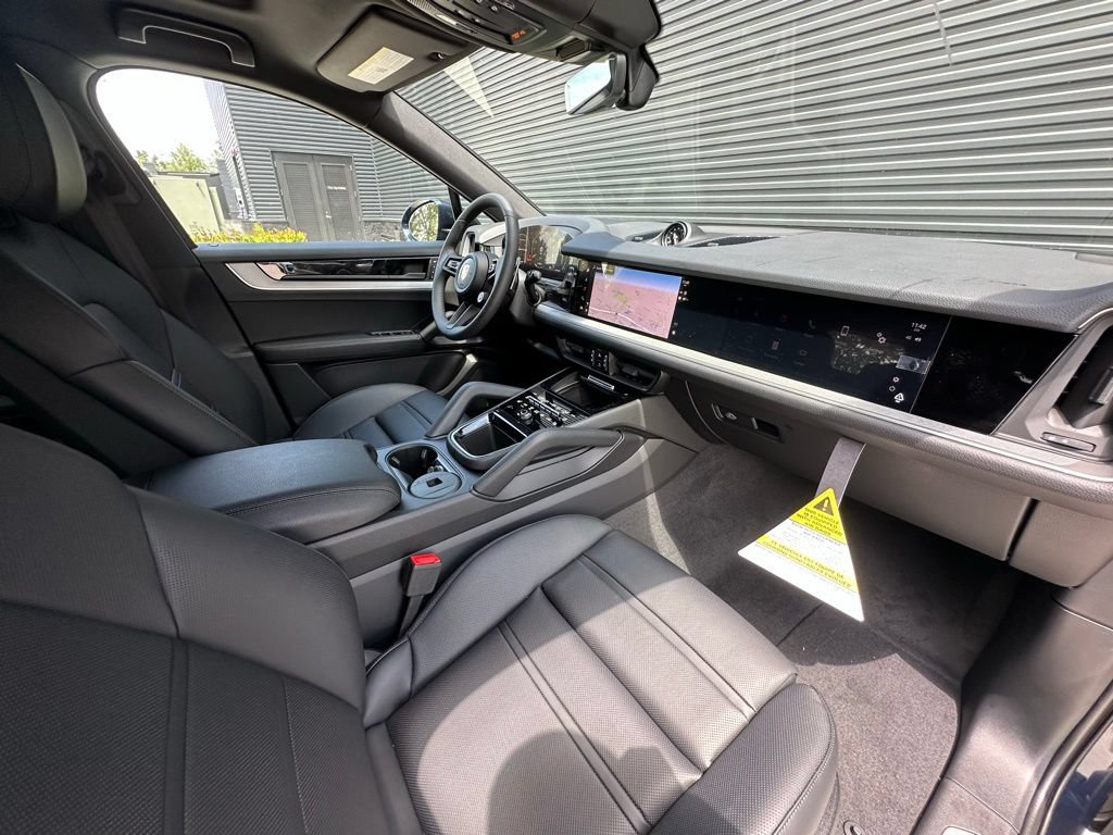 Certified 2025 Porsche Cayenne E-Hybrid Coupe AWD/4WD image 39