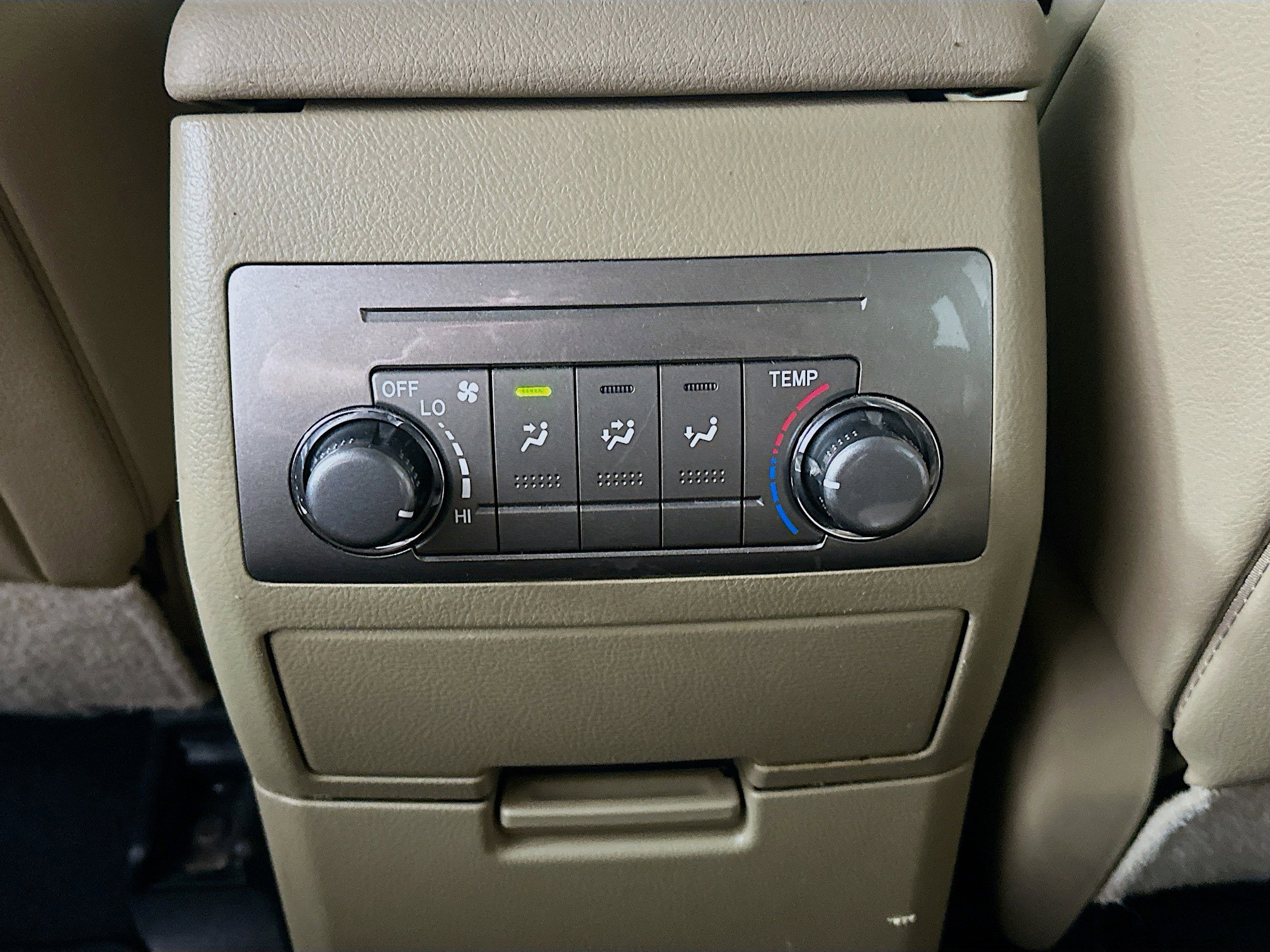 Used 2013 Toyota Highlander SE image 27