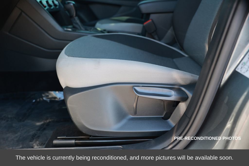 Used 2022 Volkswagen Taos S image 18