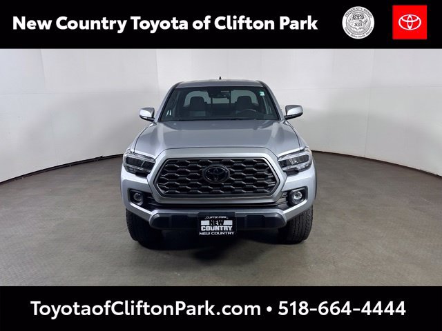 Used 2022 Toyota Tacoma TRD Off-Road w/ TRD Premium Off Road Package AWD/4WD image 2